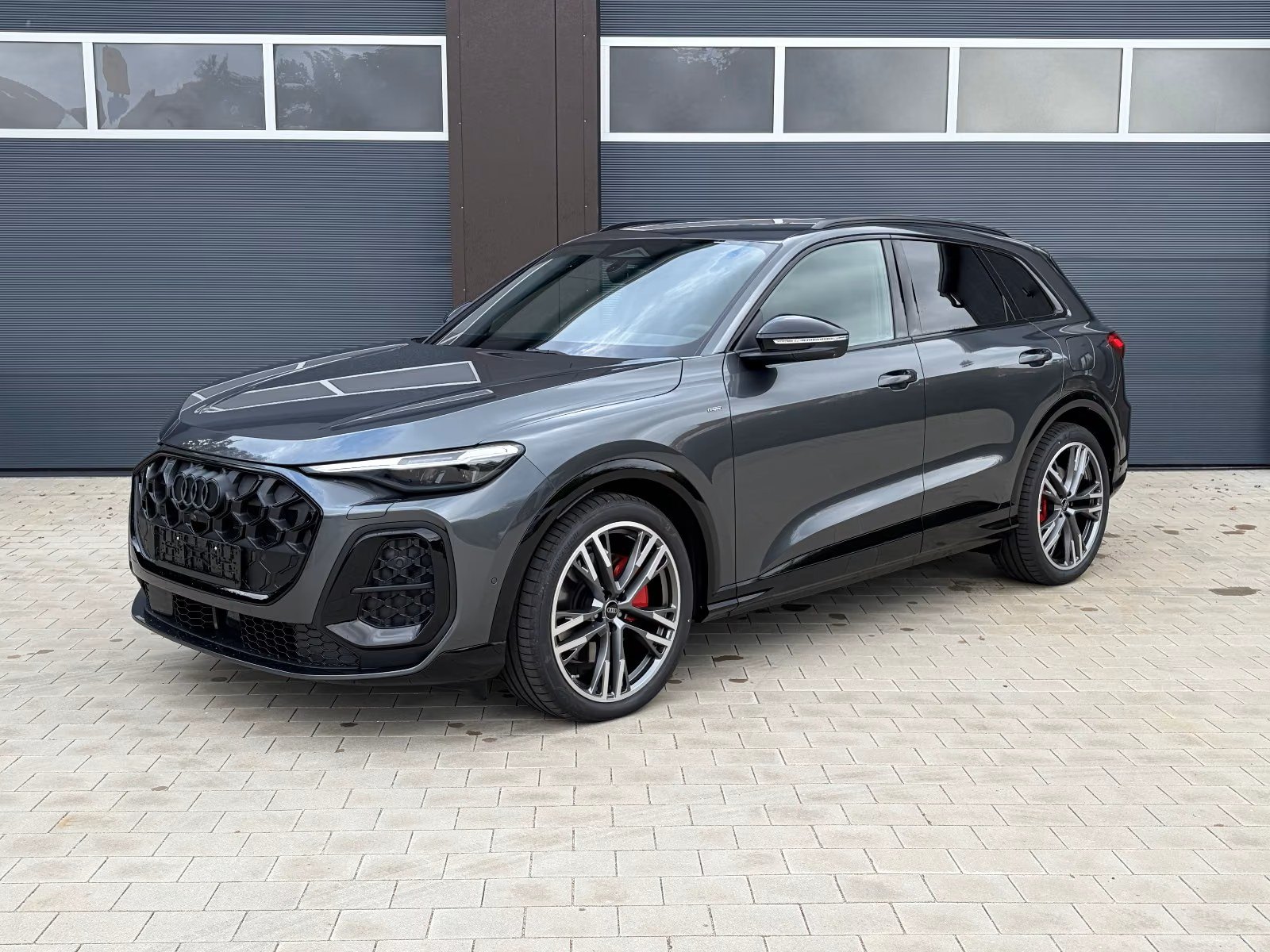 Audi Q5 SUV e-hybrid 2