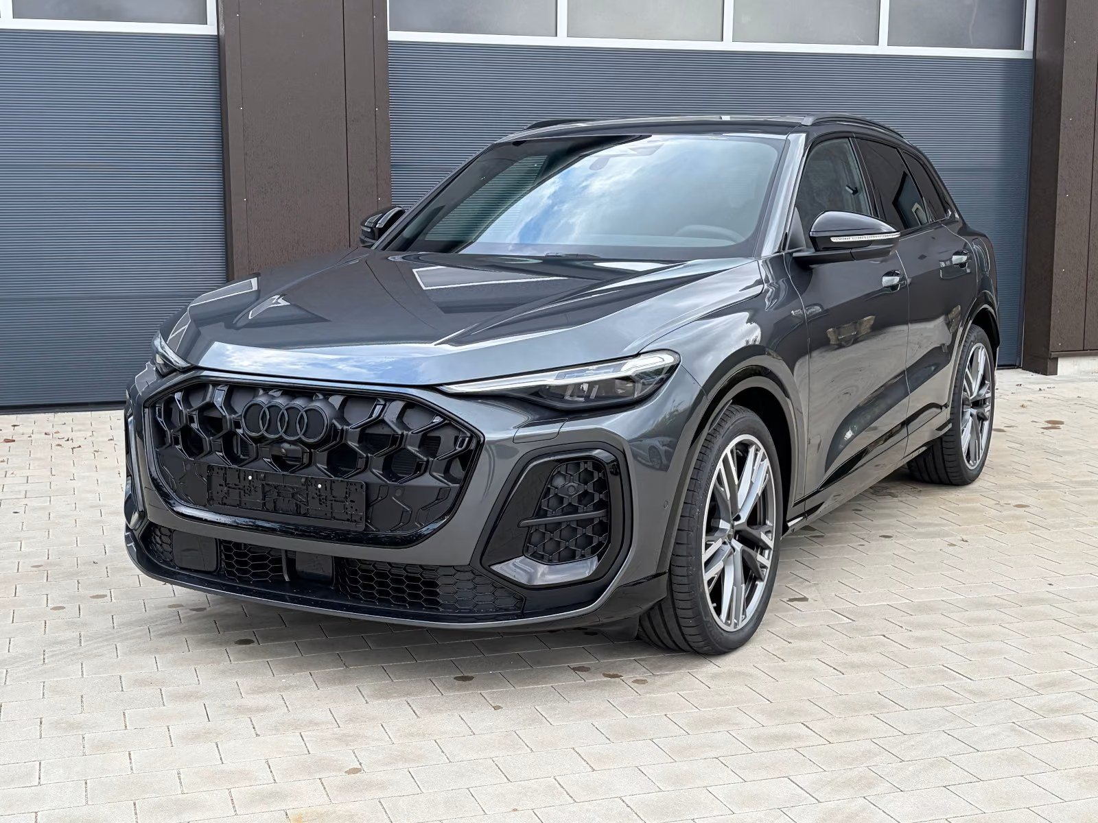 Audi Q5 SUV e-hybrid 4