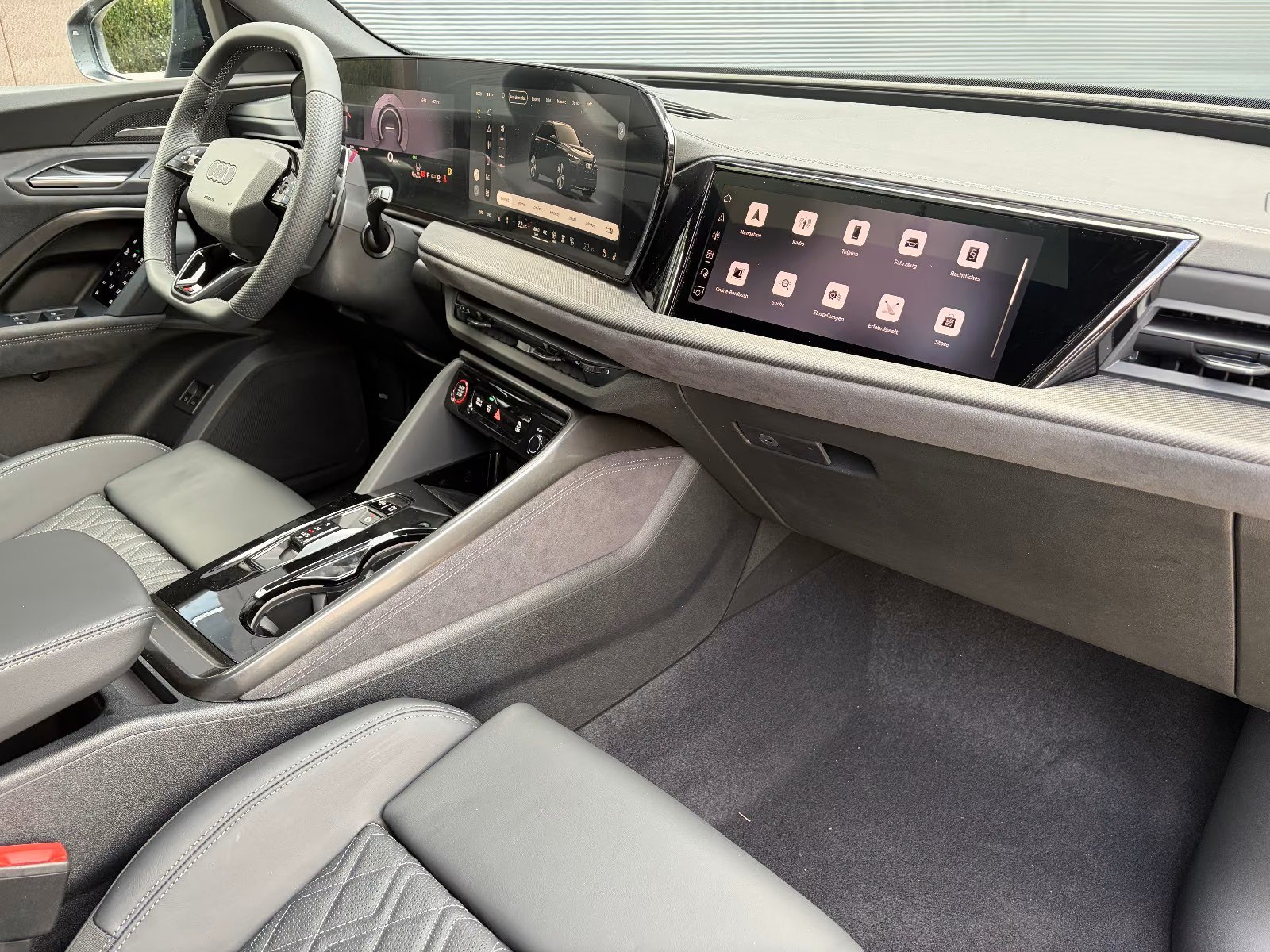 Audi Q5 SUV e-hybrid 11