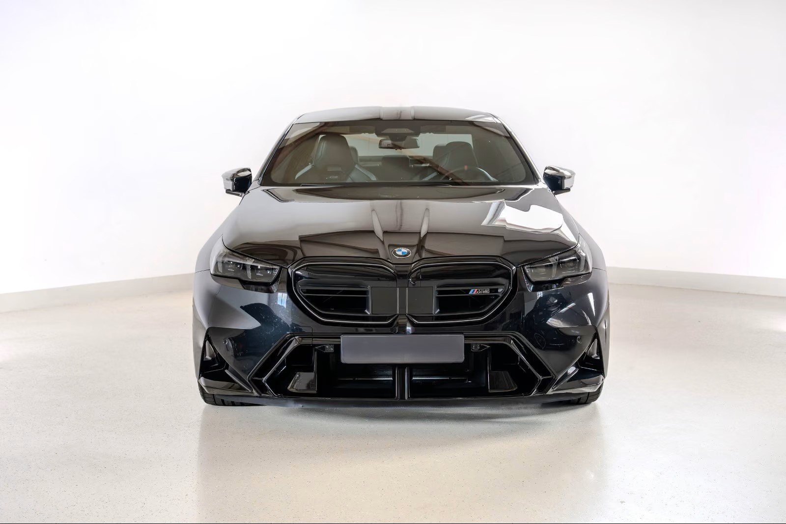 BMW M5 ULTIMATE 2