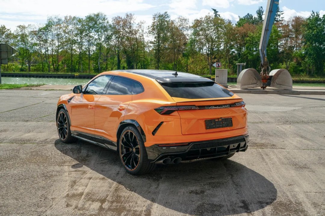 Lamborghini Urus 4