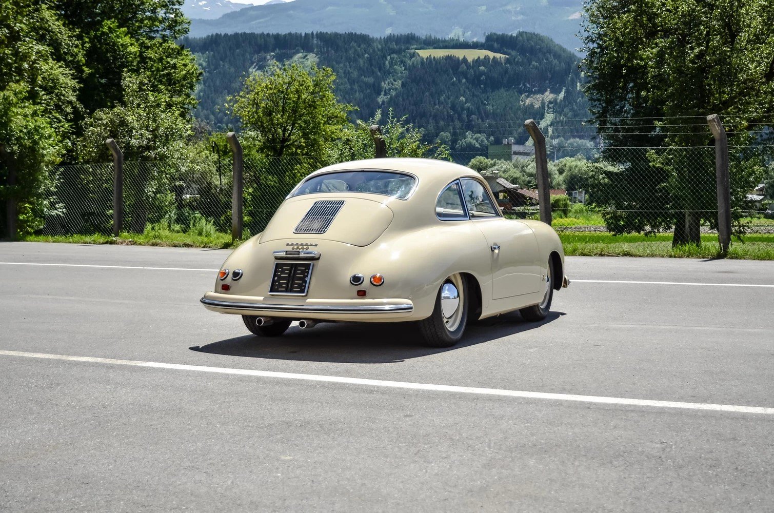 Porsche 356 pre-A 1500 S Knickscheibe 5