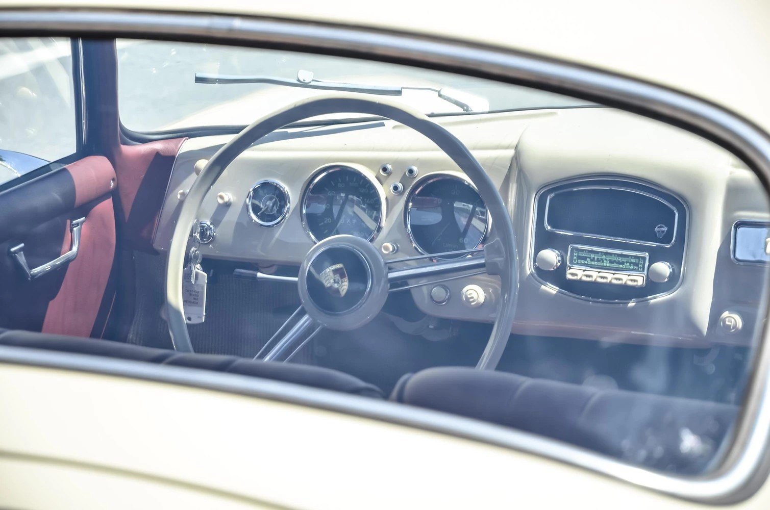 Porsche 356 pre-A 1500 S Knickscheibe 7