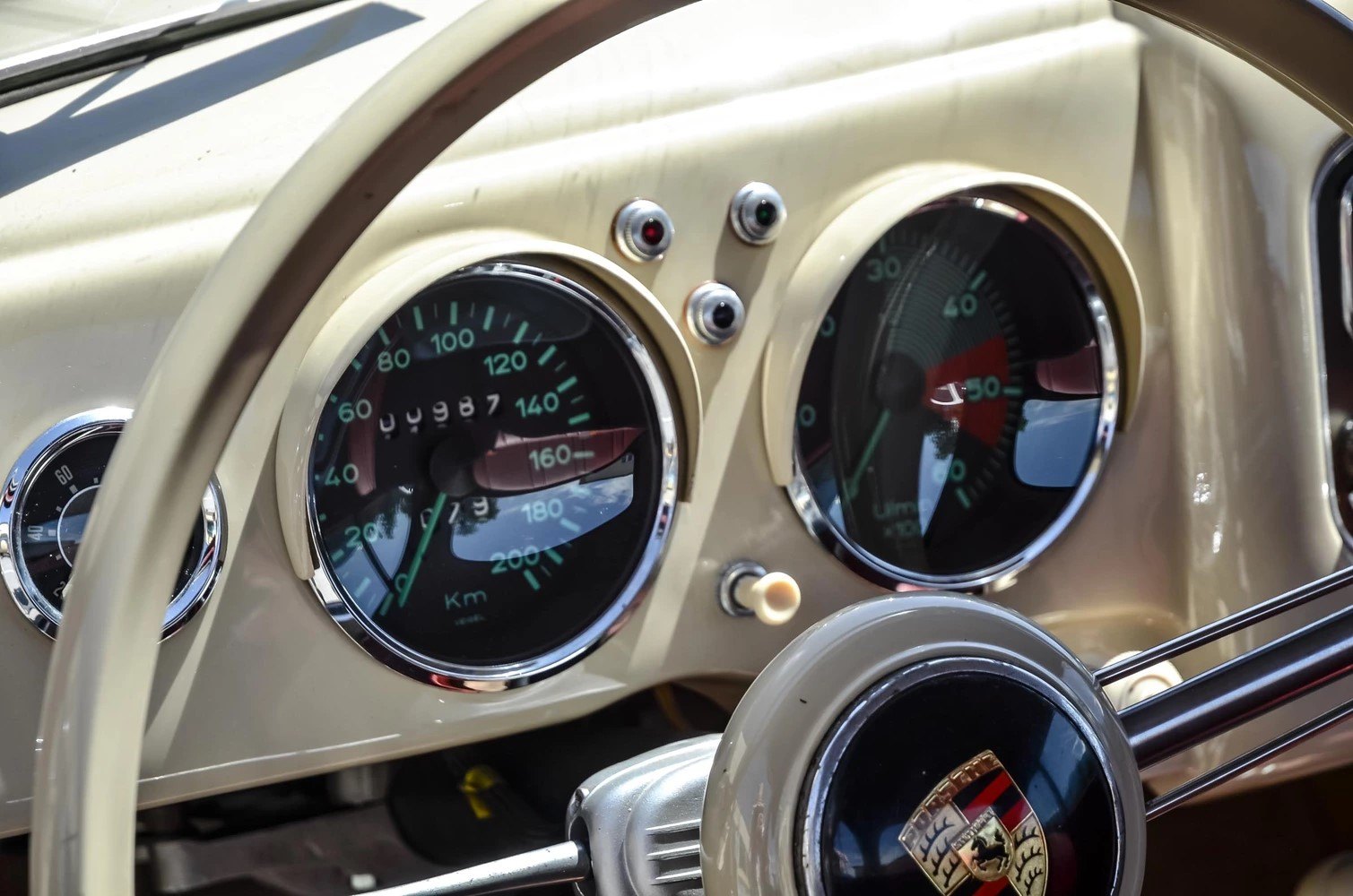 Porsche 356 pre-A 1500 S Knickscheibe 10