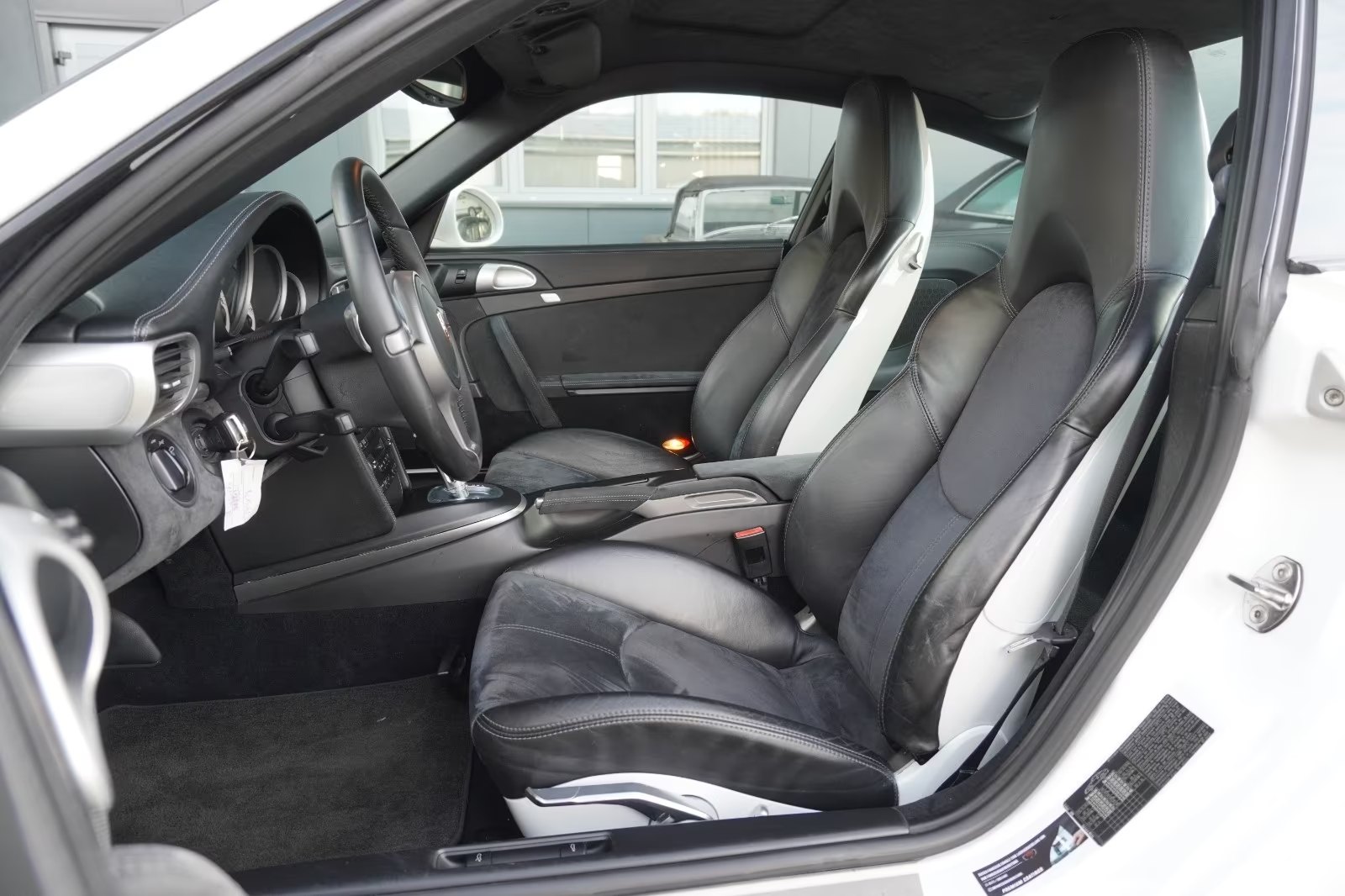 Porsche 997 911 Carrera GTS Coupe 7