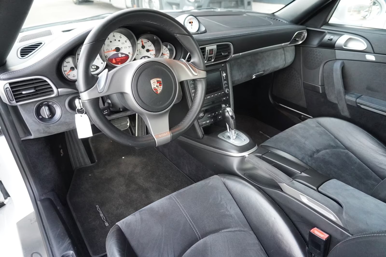 Porsche 997 911 Carrera GTS Coupe 13