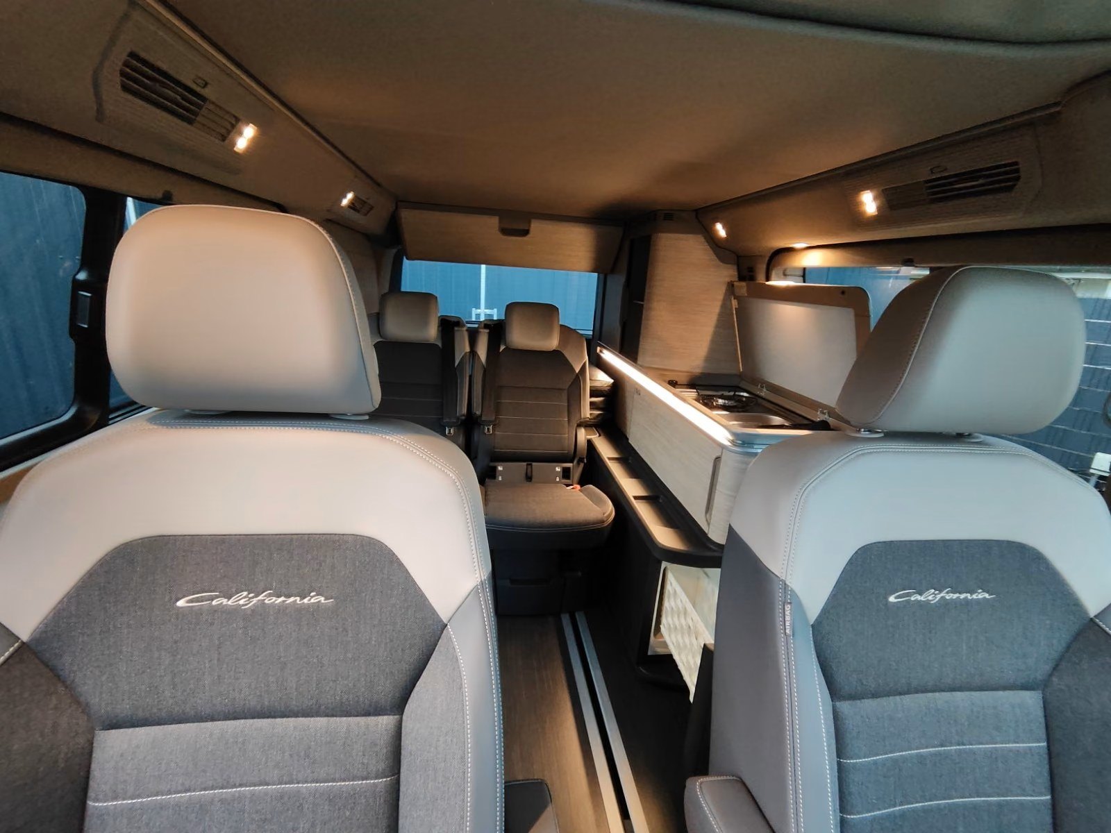 Volkswagen T7 California Ocean FULL 10