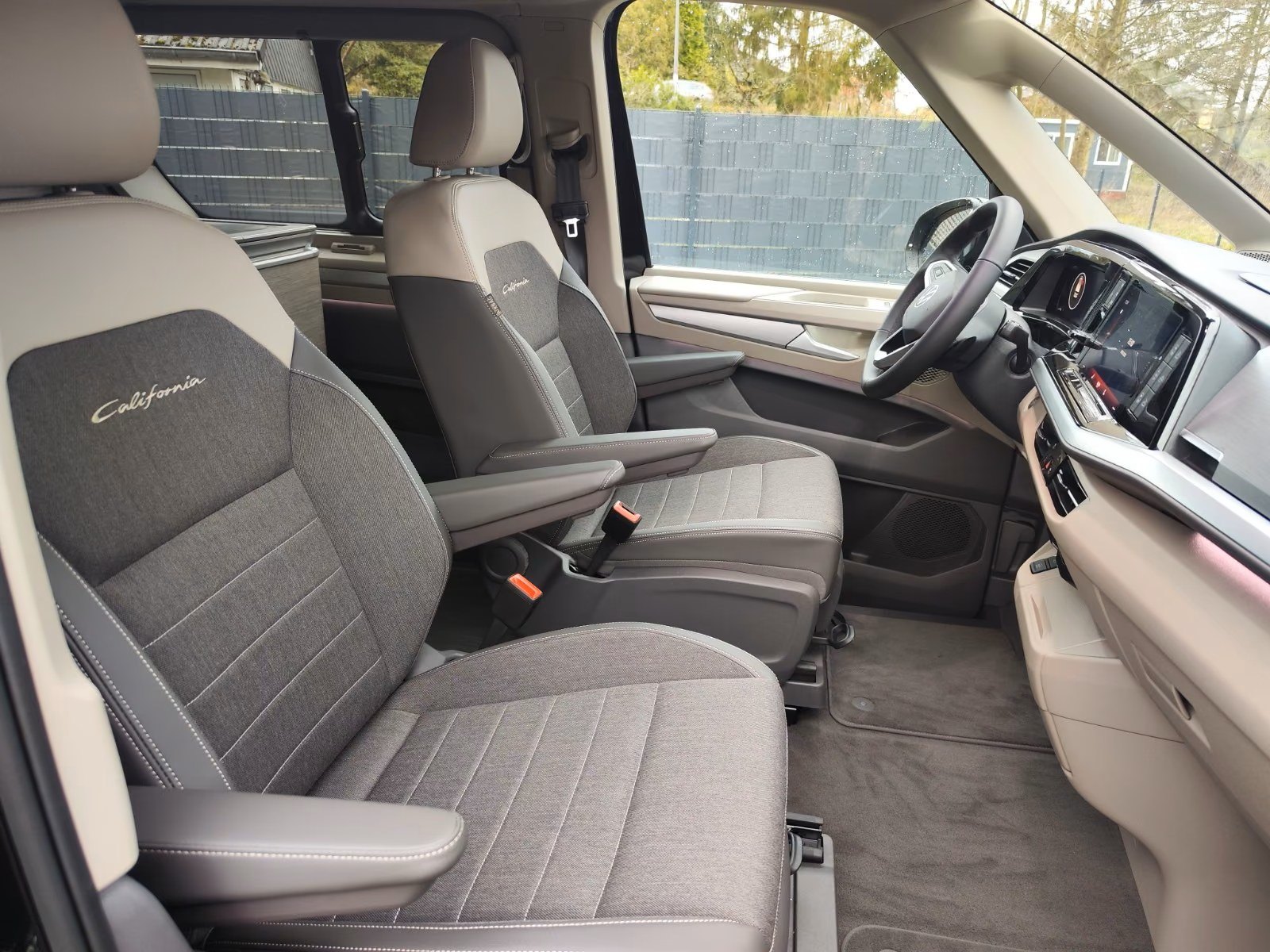 Volkswagen T7 California Ocean FULL 12